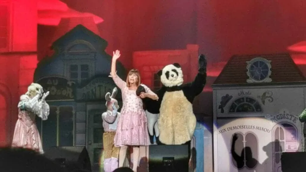 Chantal et Pandi Panda saluent le public