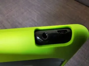 La Tablette Gulli Kurio Ultra 4 Connexion usb et casque de la Kurio Gulli Ultra 7