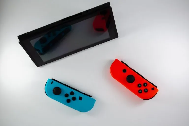 Nintendo Switch Classique les joy-cons sont détachées