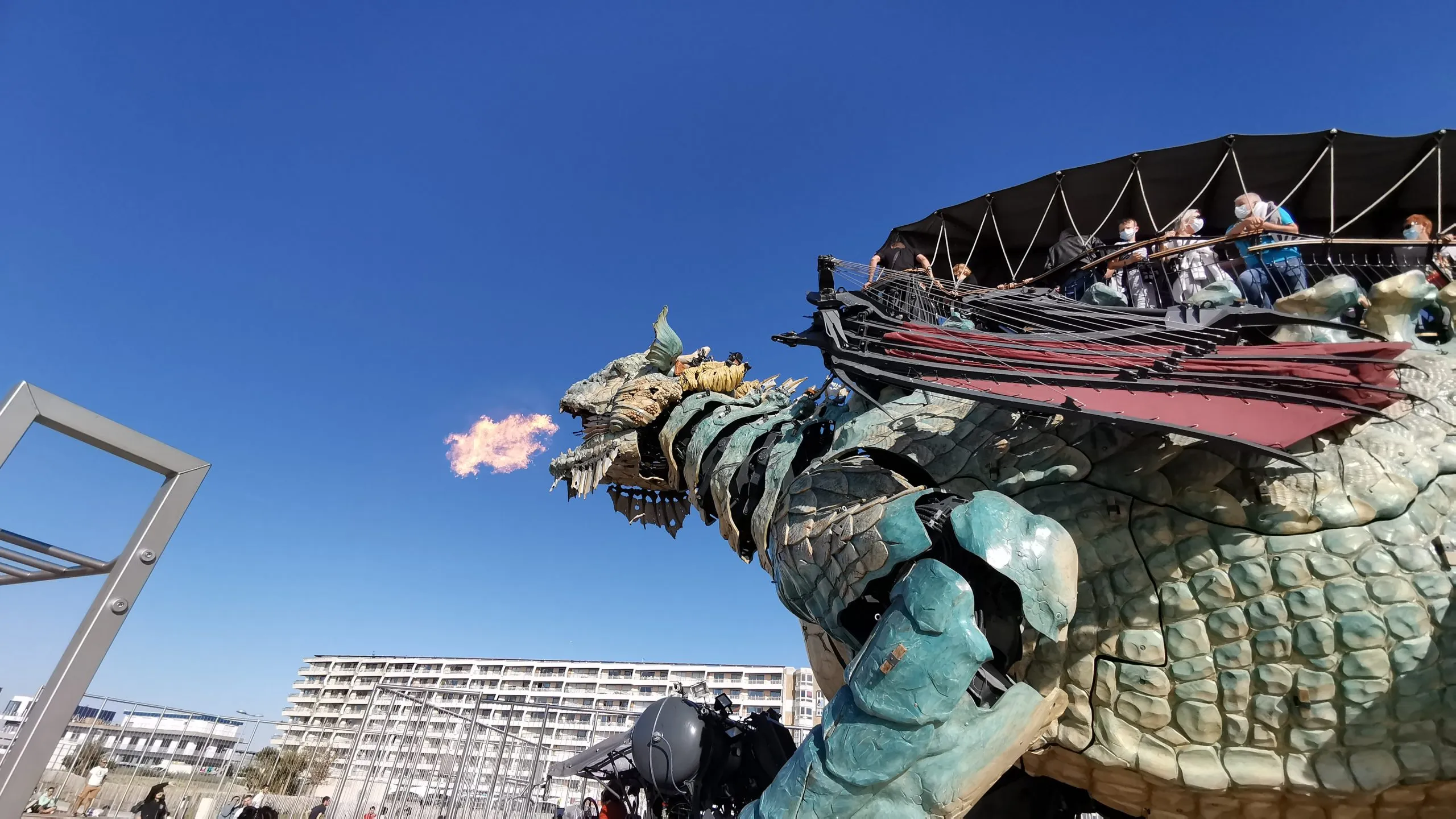Le dragon crache du feu