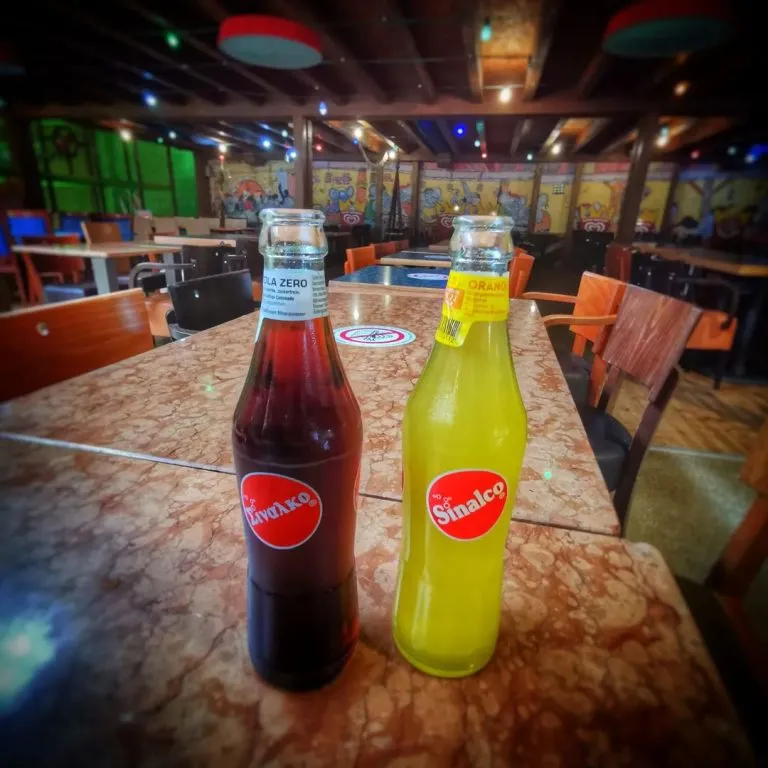 deux bouteilles de soda