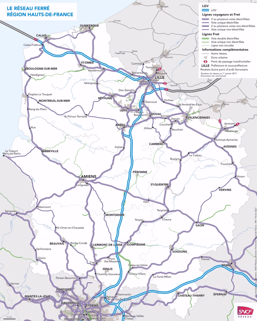 Carte du réseau ferroviaire des Hauts-de-France, montrant les principales villes comme Lille, Amiens et Calais. Des lignes de couleurs différentes indiquent les lignes de trains à grande vitesse et les lignes de trains régionaux, avec la marque SNCF et une légende étiquetée dans le coin supérieur droit.