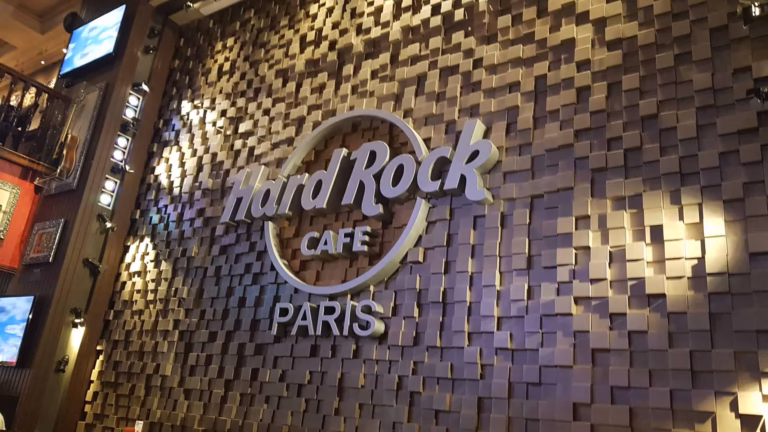 Logo du Hard Rock Café à l'intérieur