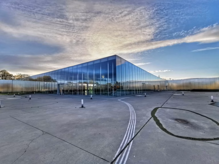 Le Musée du Louvre Lens vu de l'extérieur