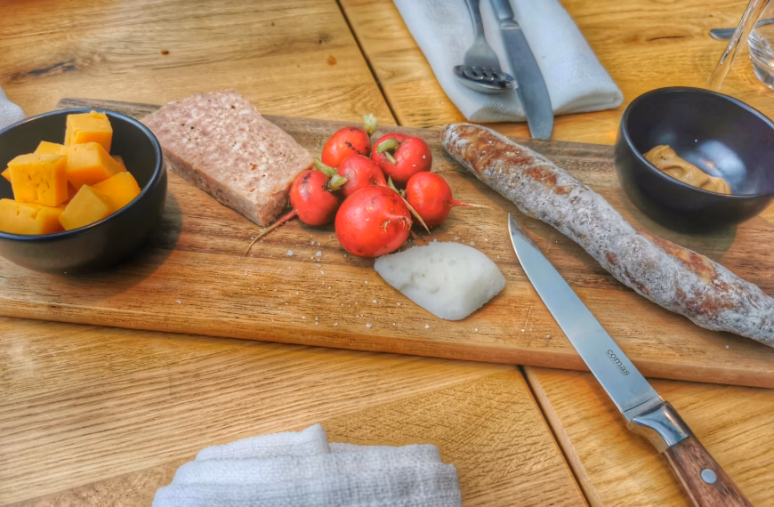 Photo de la planche de charcuterie à l'estaminet Anosteké à Blaringhem