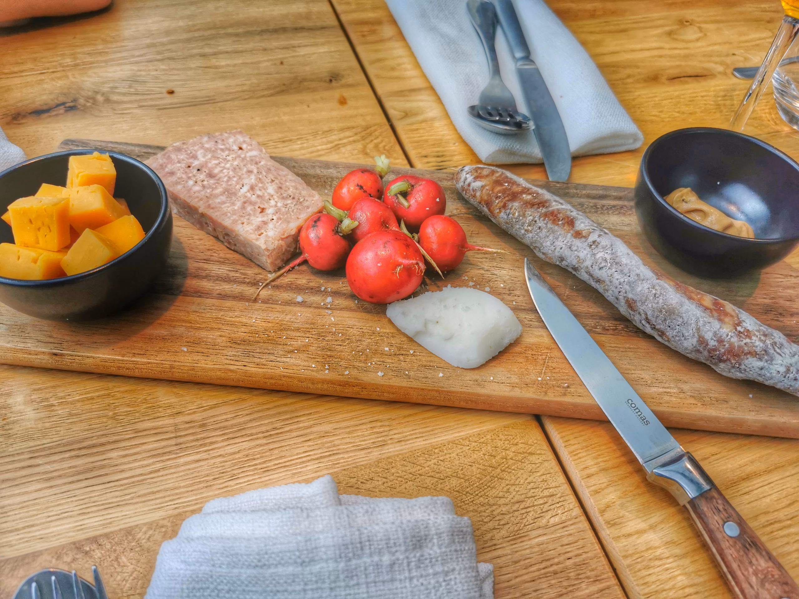Photo de la planche de charcuterie à l'estaminet Anosteké à Blaringhem