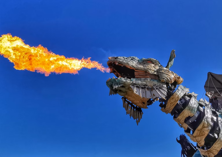 Visiter Calais À Dos De Dragon ? 1 Le dragon crachant du feu