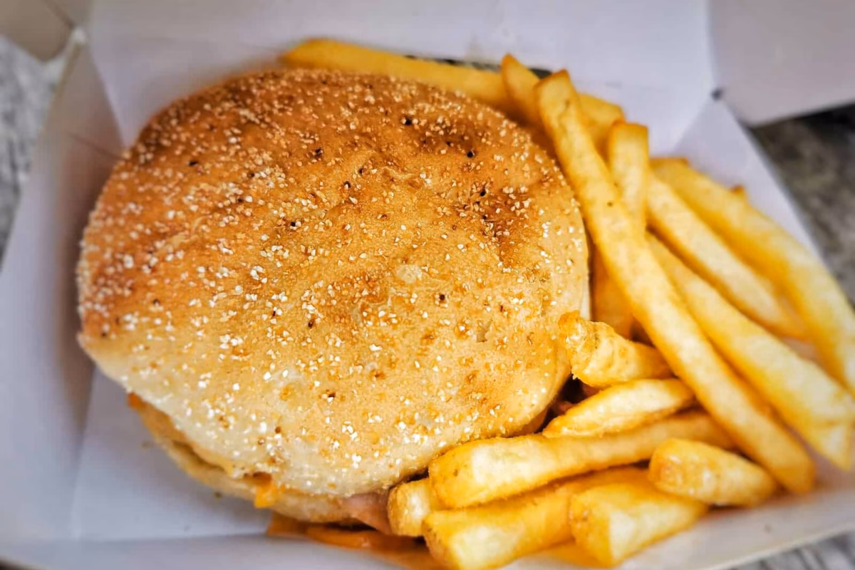 À Découvrir En Belgique 17 le burger et les frites dans la boite mystère au restaurant du zoo de Thoiry