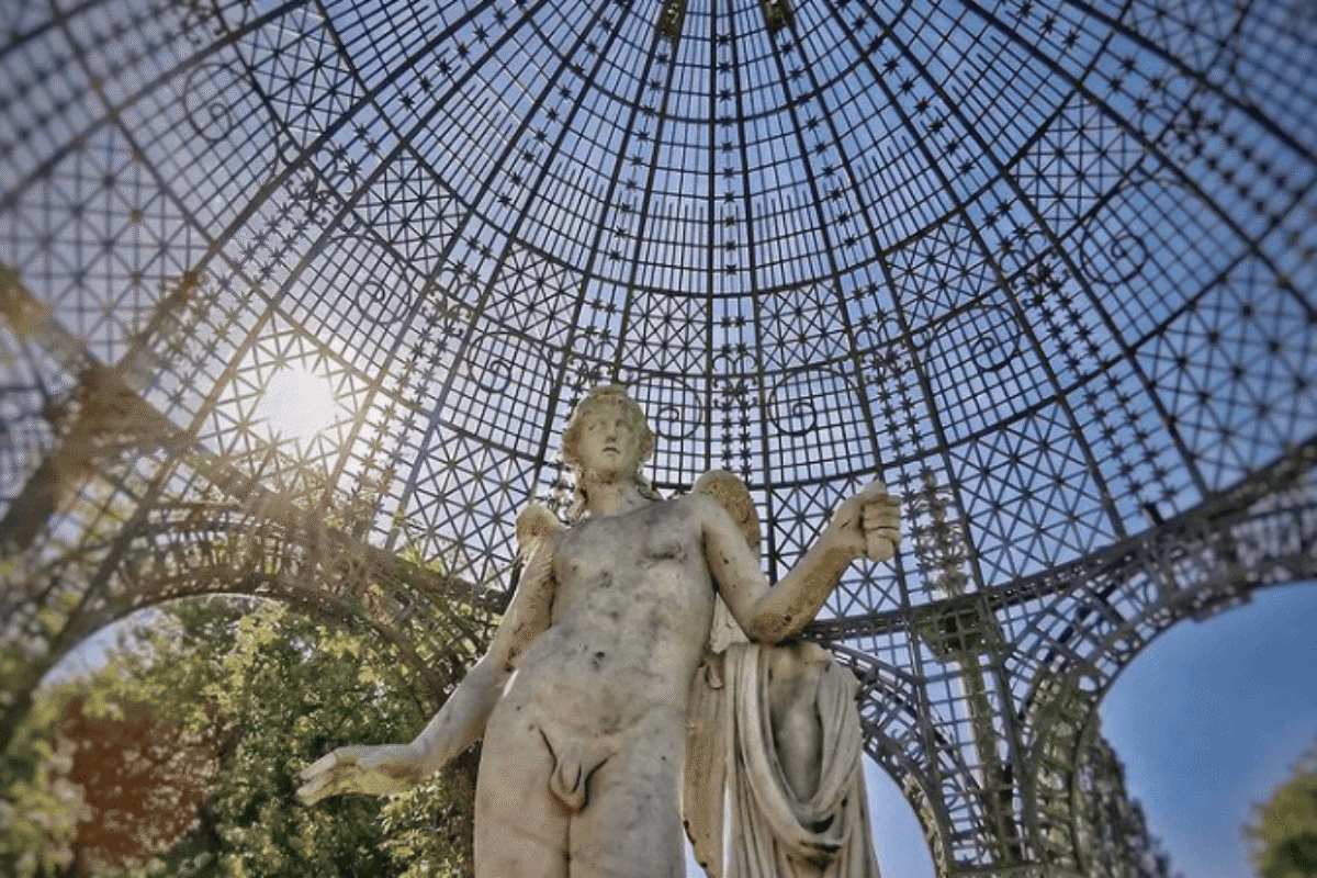 Eros dans le parc du chateau de chanilly