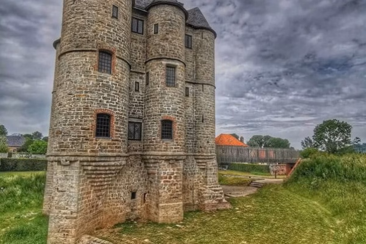 Donjon de Bours