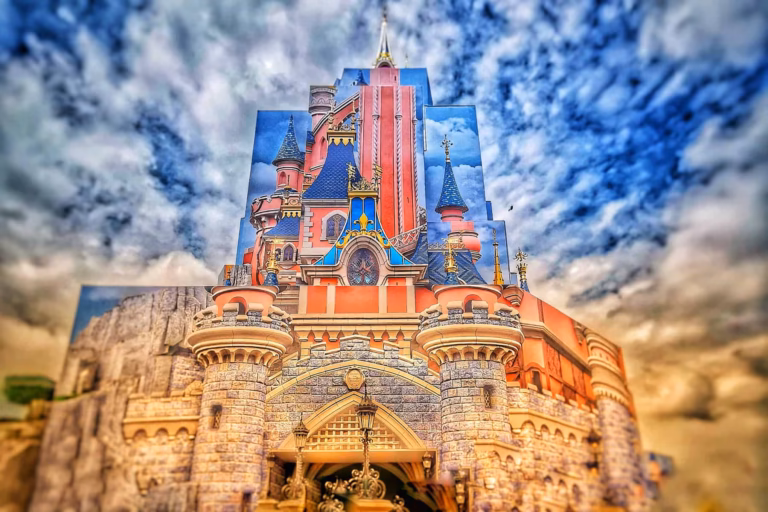 Le chateay de disneyland pendant sa rénovation