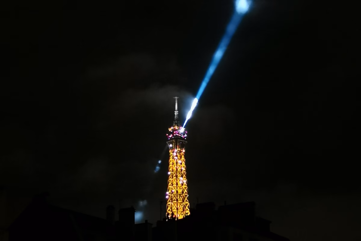 La tour Eiffel s'instille