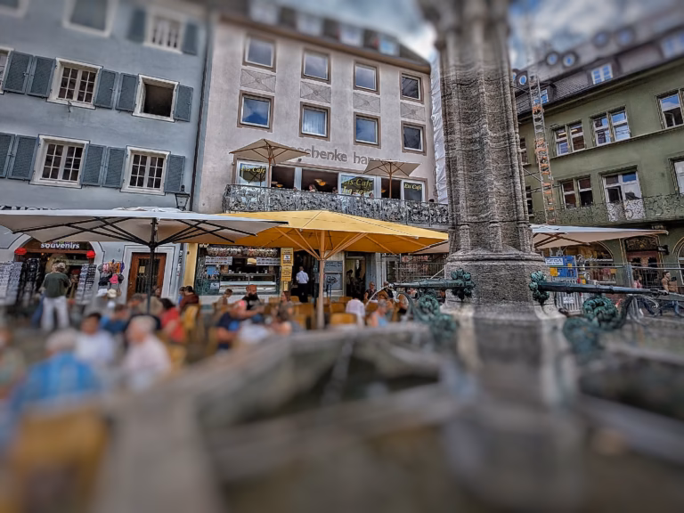 Lire la suite à propos de l’article Eis Café Lazzarin : une déception glacée au cœur de Fribourg