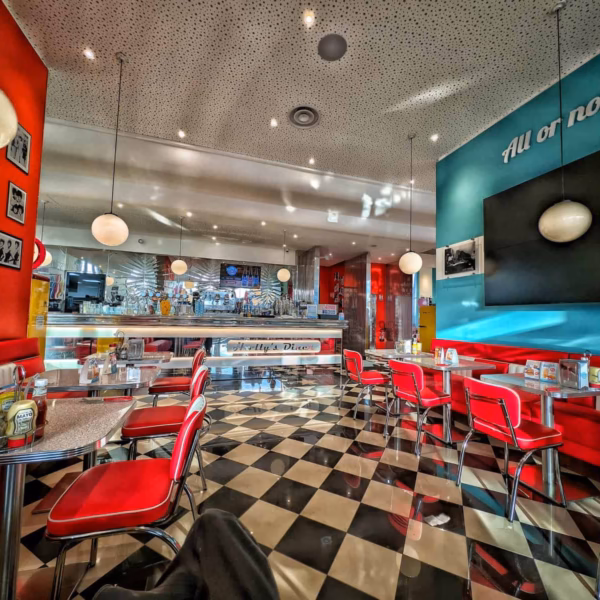 Les Meilleures Idées De Sorties Dans Le Nord De La France 16 L'intérieur du Holly's Diner