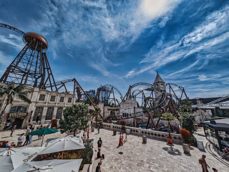 Lire la suite à propos de l’article Voltron Nevera : la machine pour les « zinzins » d&rsquo;Europa-Park