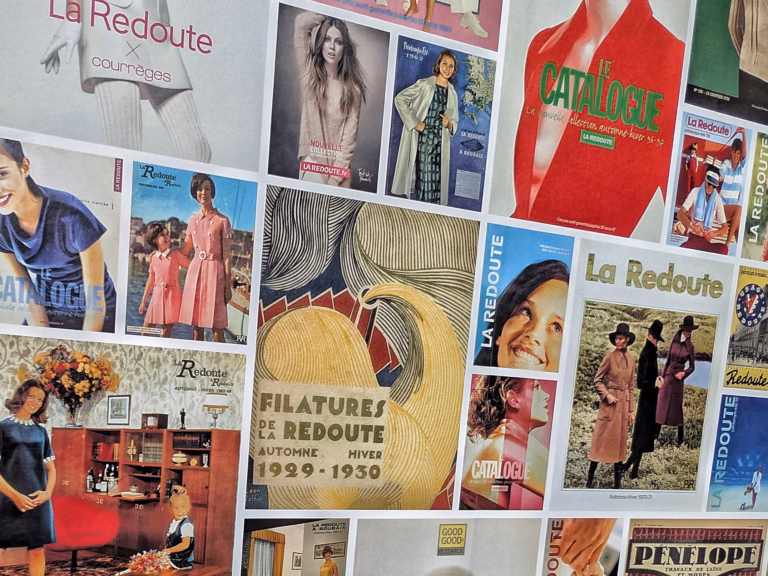 Affiches vintage de mode française dans l'exposition La Redoute à la Piscine de Roubaix