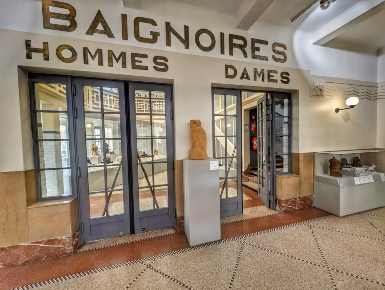 Entrée des bains pour hommes et dames