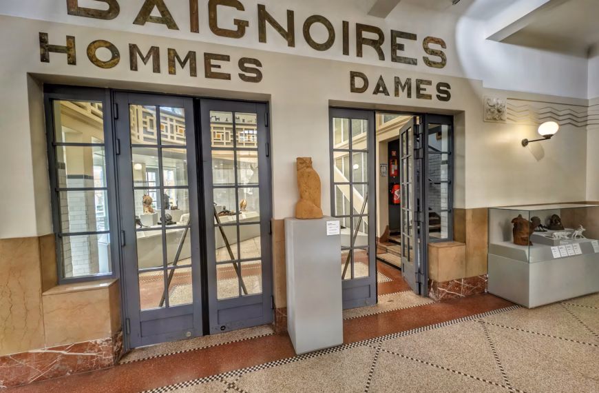 Entrée des bains pour hommes et dames