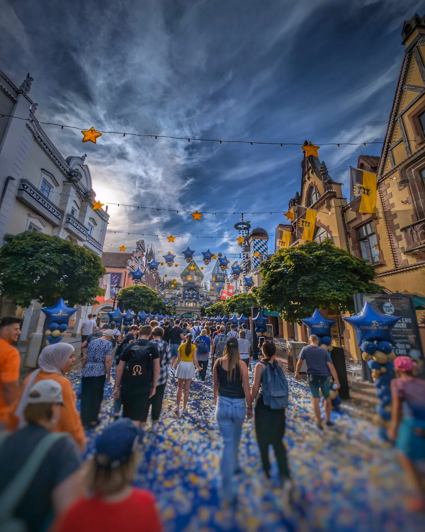 Europa-Park 2025 : Le Guide Des Évènements À Europa Park 5 Foule dans la rue principale d'Europa Park