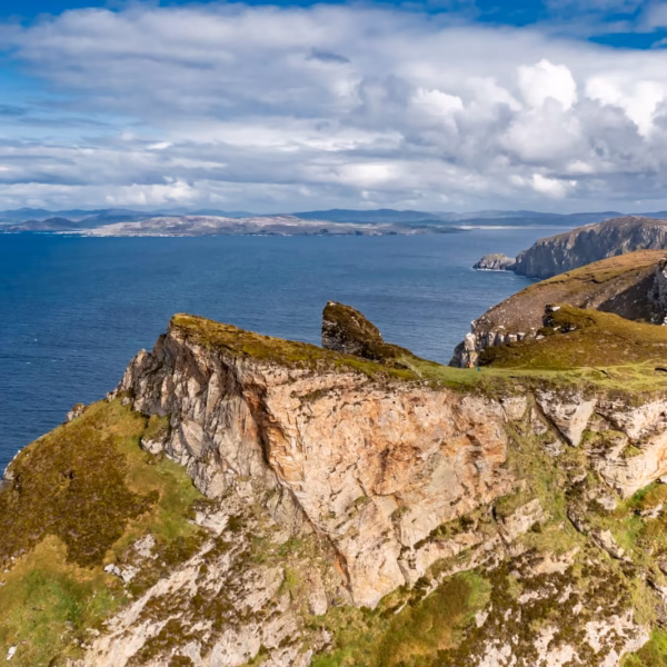 Falaises surplombant l'océan Atlantique en irlande