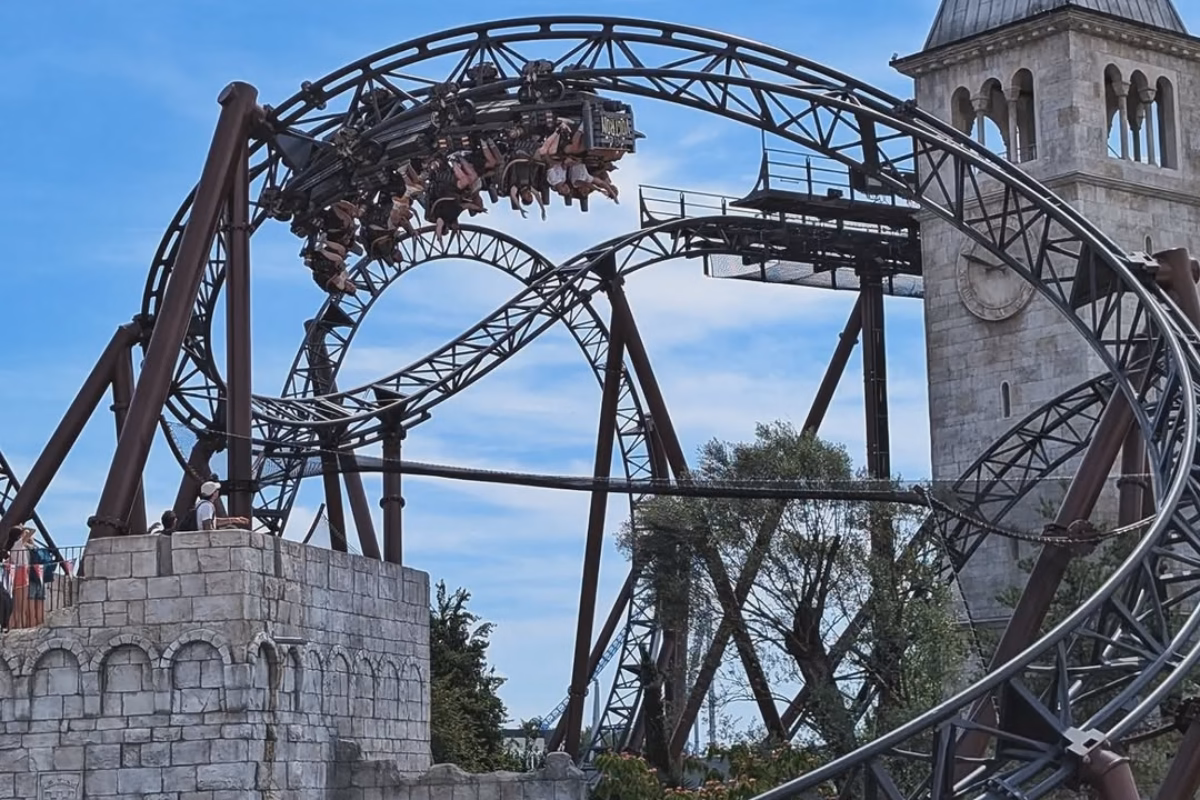 À Découvrir À Europa Park Et Rust 6 Montagnes russes à Eurpa Park, la tête à l'enver dans le Voltron, air time garanti