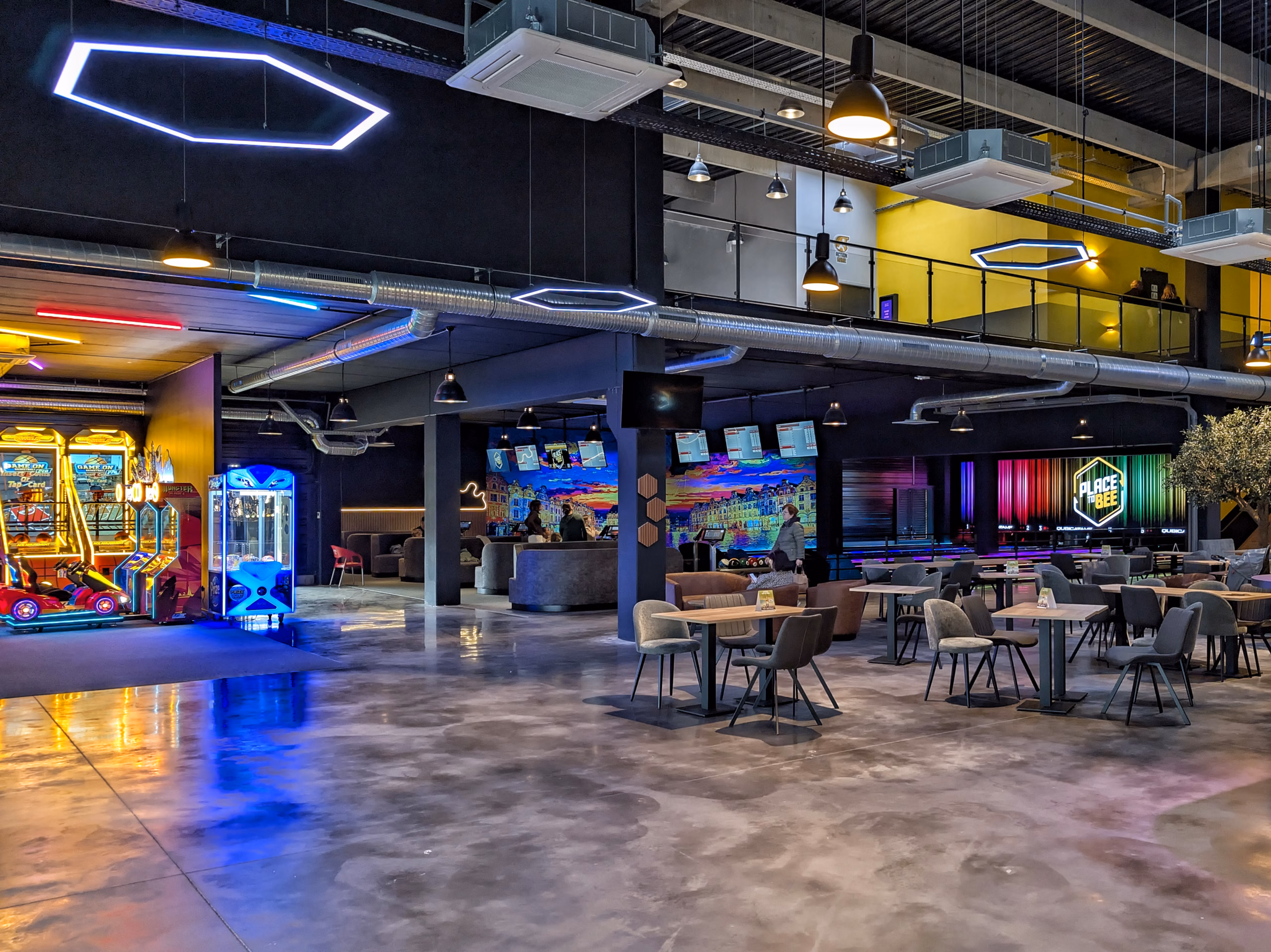 Salle de jeux moderne et colorée