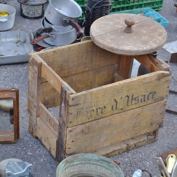 A La Découverte Du Nord Et Bien Plus Encore 7 Objets anciens sur un marché