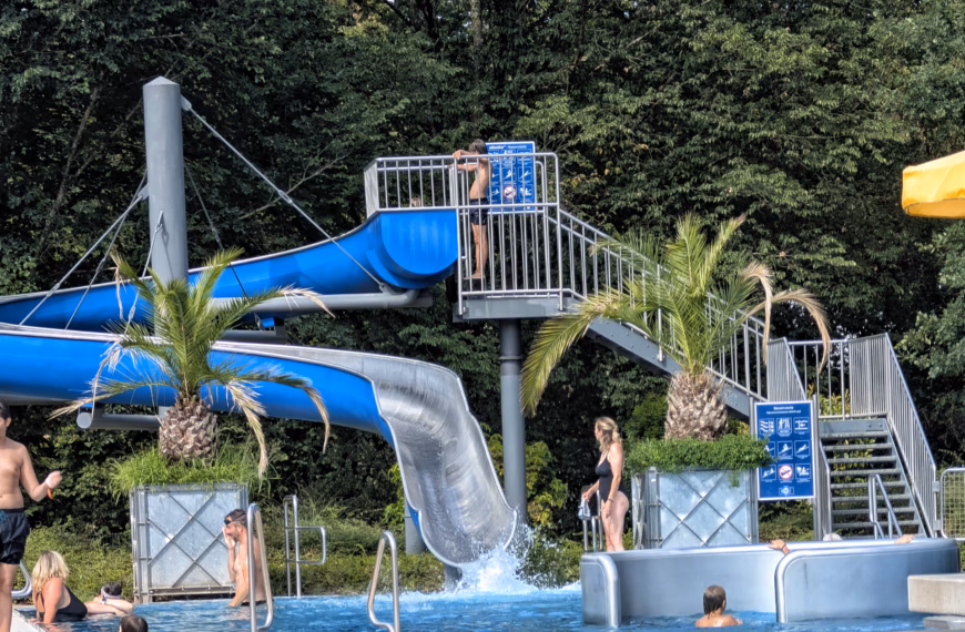 A La Découverte Du Nord Et Bien Plus Encore 12 Toboggan aquatique et piscine animée